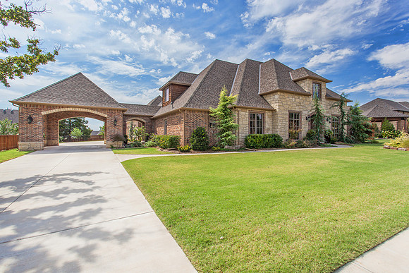 2308 Lone Oak