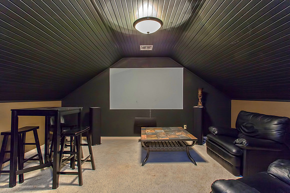 525 Realty