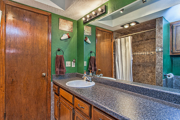 21_Master Bathroom