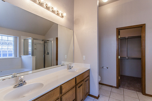 18_Bathroom, Master