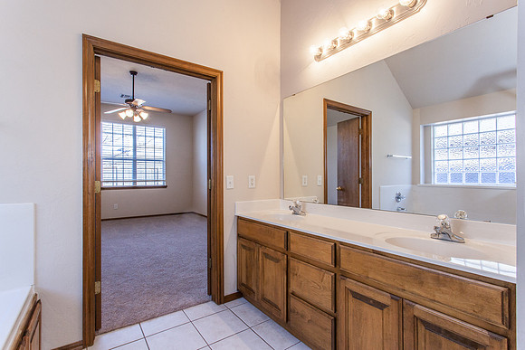 20_Bathroom, Master