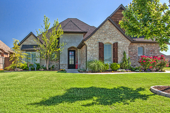 Krista Lusey - 525 Realty - 405-409-4000 - krista@lusey.com