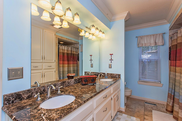 525 Realty