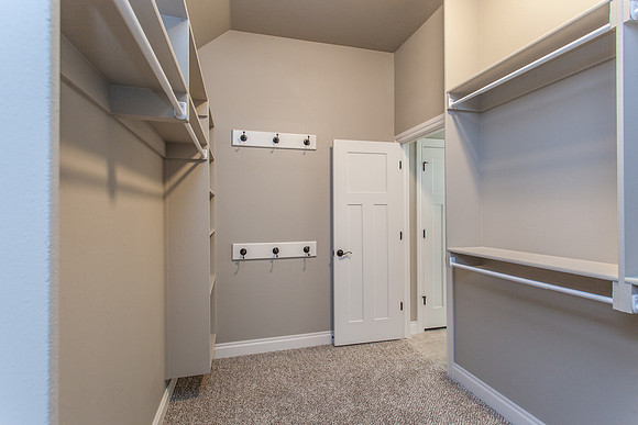 32_Master Bedroom Closet