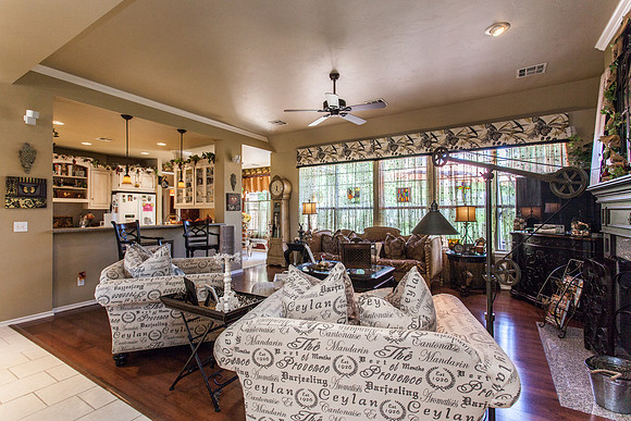 12_Living Room