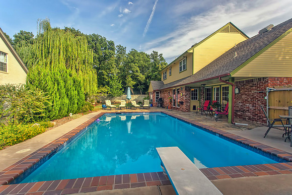 525 Realty