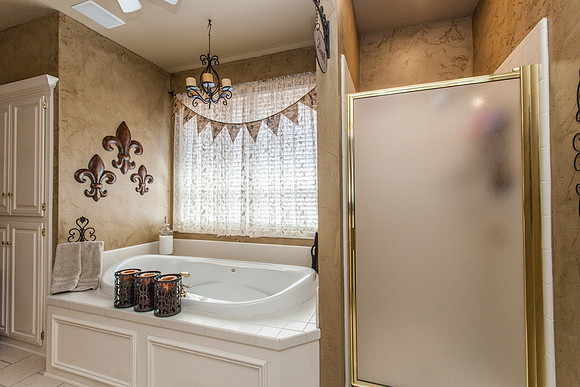 33_Bathroom, Master