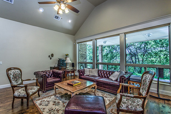 20_Living Room