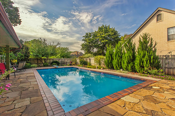 525 Realty