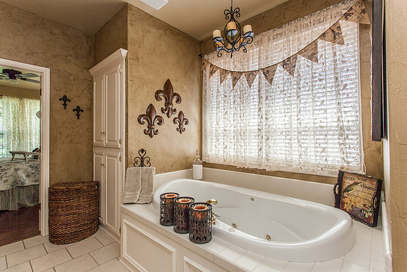 32_Bathroom, Master