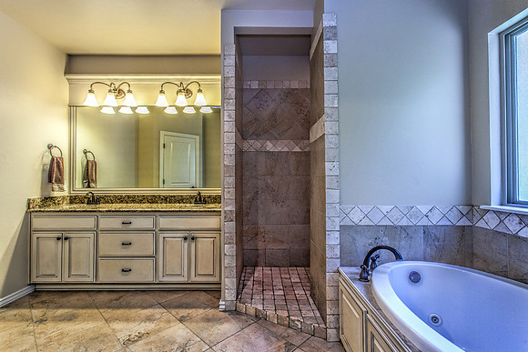 32_Master Bathroom