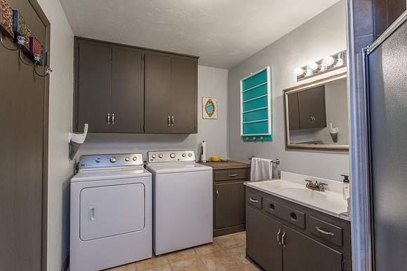 Bathroom/Laundry Room