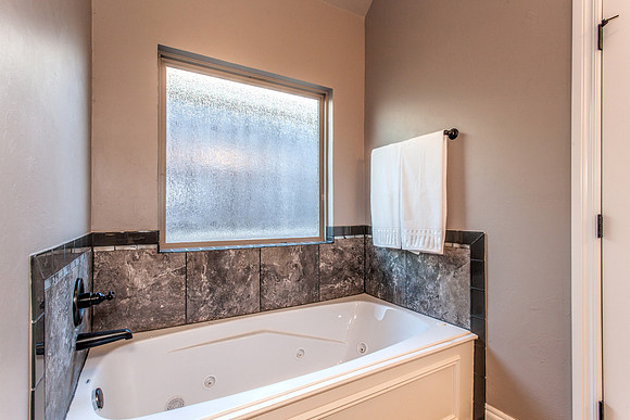 25_Master Bathroom