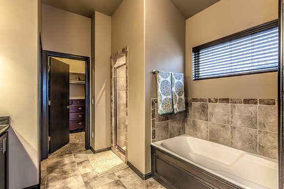 21_Bathroom, Master