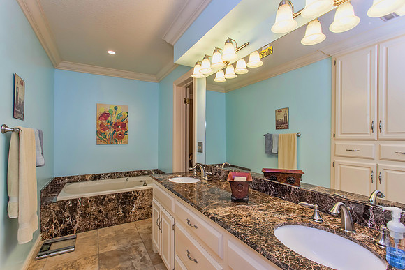 525 Realty