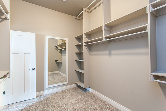 31_Master Bedroom Closet