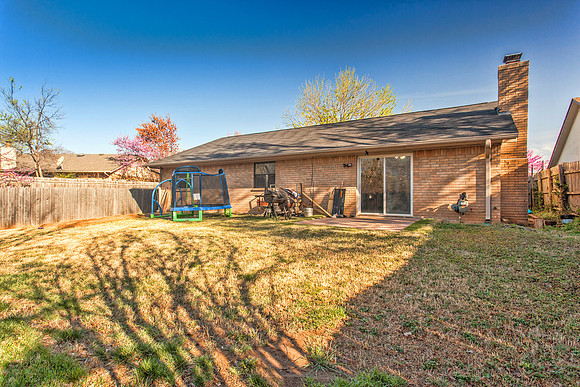 22_Back Exterior