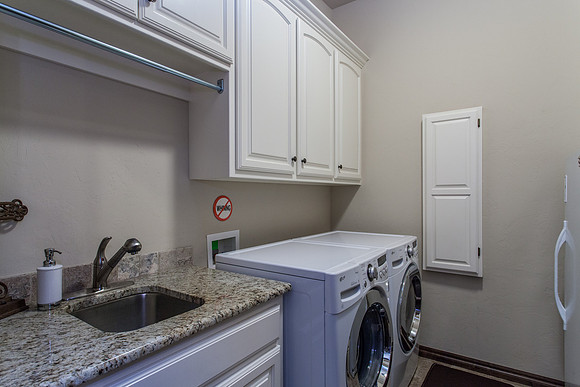 25_Laundry Room