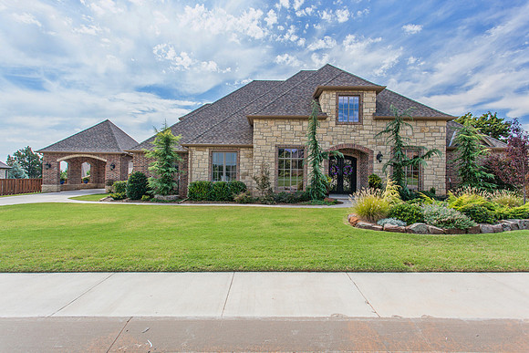 2308 Lone Oak