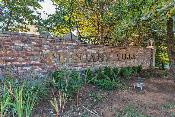 Tuscany Villa  Entrance
