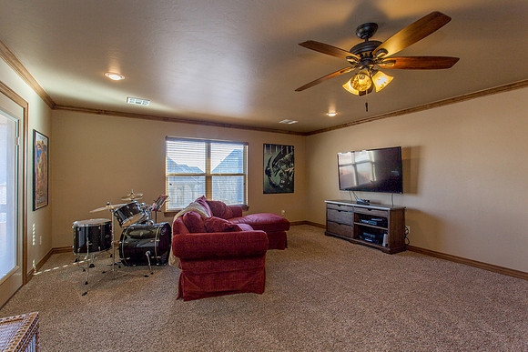 47_Family Room