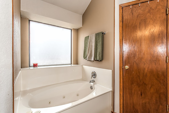 22_Bathroom, Master