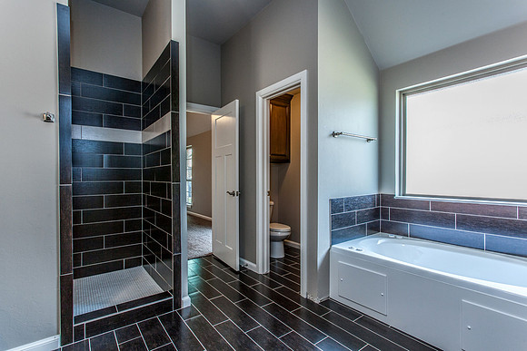 32_Master Bathroom