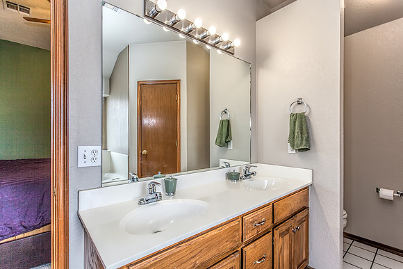 20_Bathroom, Master
