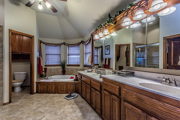 24_Master Bathroom